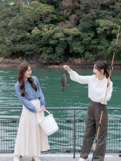 熊野別邸 中の島で釣りを楽しむ女性